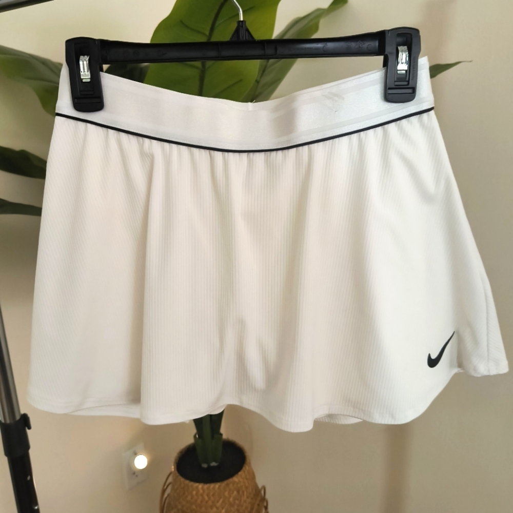 Nike White Ribbed  Flouncy Tennis Skirt Golf Skort Medium